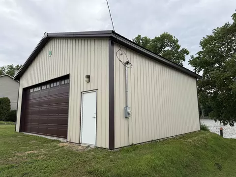 7552 N River Rd, Byron, IL 61010