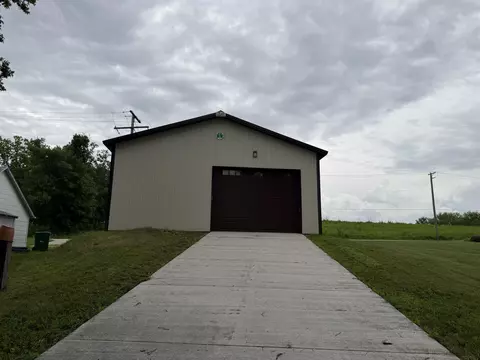 7552 N River Rd, Byron, IL 61010 photo 4