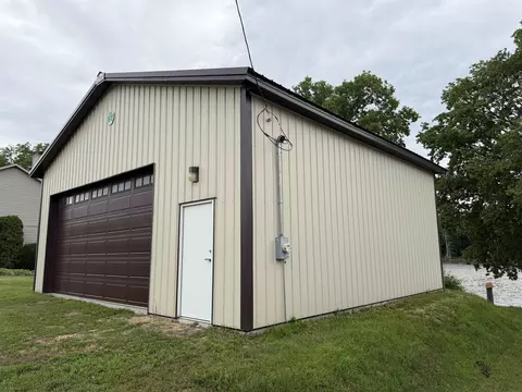 7552 N River Rd, Byron, IL 61010