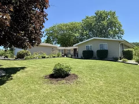 10721 Grover Oaks, Roscoe, IL 61073