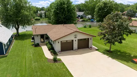 1106 Candlewick Dr NE, Poplar Grove, IL 61065