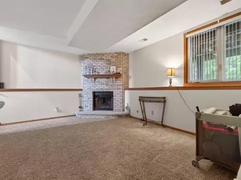 Living - 11202 Downing Ln, Roscoe, IL 61073 photo 2 of 2