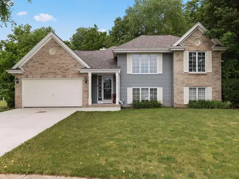 11202 Downing Ln, Roscoe, IL 61073