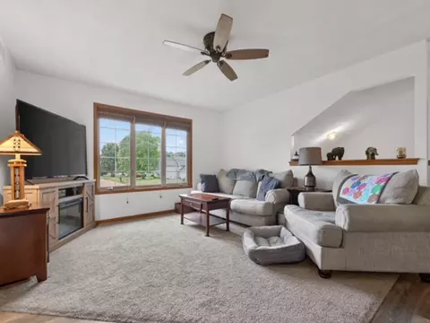 Living - 11202 Downing Ln, Roscoe, IL 61073 photo 1 of 2