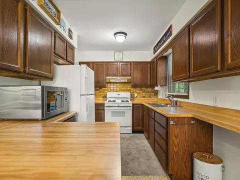 Kitchen - 1996 Baintree Rd, Lake Summerset, IL 61019 photo 1 of 3
