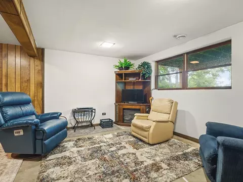Living - 1996 Baintree Rd, Lake Summerset, IL 61019 photo 3 of 4