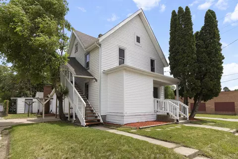 135 S 8th St, South Beloit, IL 61080