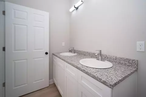 Bath - 775 Biscayne Pl, Roscoe, IL 61073 photo 1 of 4