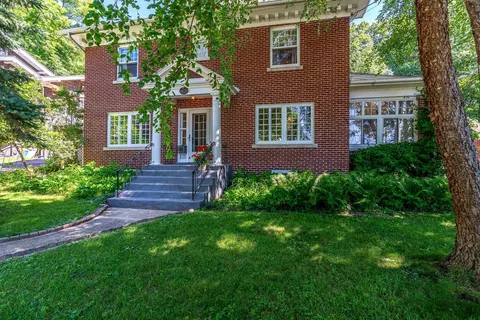 18 Charles St, Savanna, IL 61074