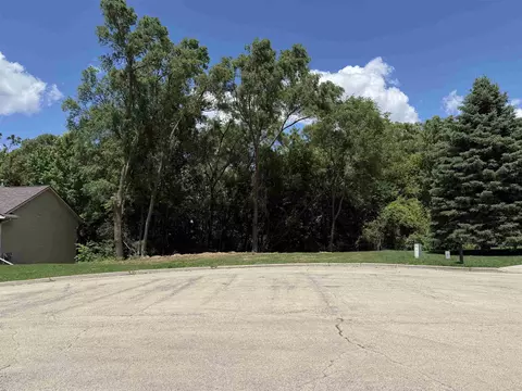 6642 Wellingham Cir, Rockford, IL 61108