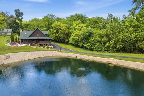 2105 N Elizabeth Scales Mound Rd, Elizabeth, IL 61028