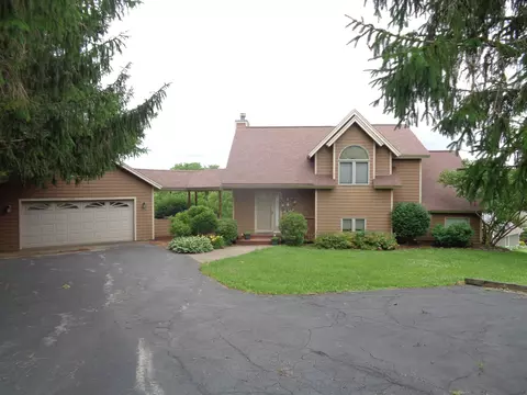 4 Maltby Ct, Galena, IL 61036