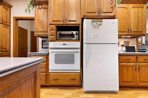 Kitchen - 9974 Tybow Trl, Roscoe, IL 61073 photo 4 of 6