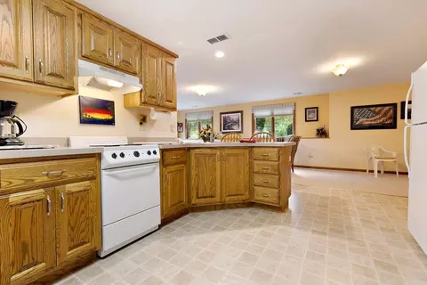 Kitchen - 9974 Tybow Trl, Roscoe, IL 61073 photo 6 of 6