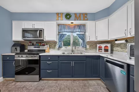 Kitchen - 11515 Cedarbrook Rd, Roscoe, IL 61073 photo 3 of 3