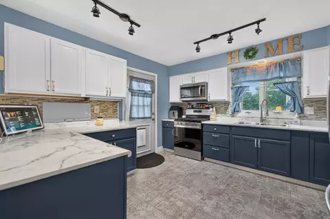 Kitchen - 11515 Cedarbrook Rd, Roscoe, IL 61073 photo 1 of 3