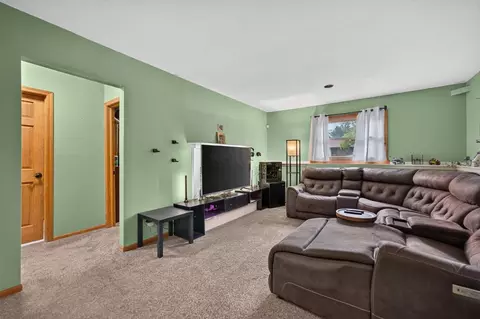 Living - 11515 Cedarbrook Rd, Roscoe, IL 61073 photo 2 of 2