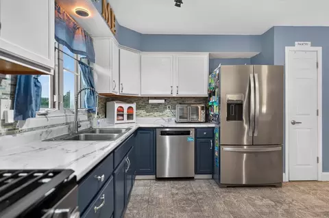 Kitchen - 11515 Cedarbrook Rd, Roscoe, IL 61073 photo 2 of 3
