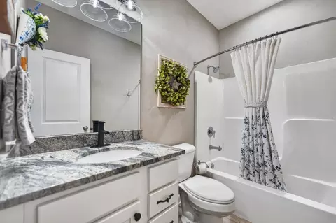 Bath - 701 Mallard Rd, Winnebago, IL 61088 photo 1 of 3