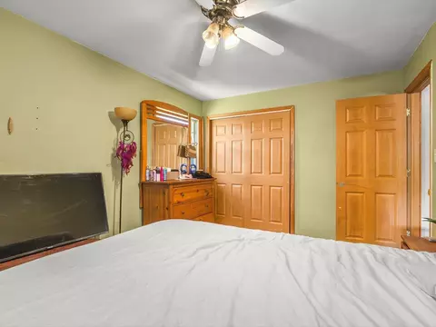 Bedroom - 219 Walter Ct, Elgin, IL 60123 photo 4 of 6