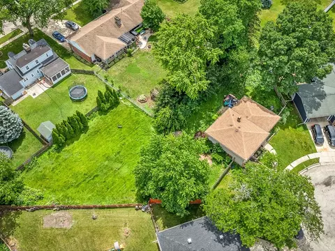 View/Area - 219 Walter Ct, Elgin, IL 60123 photo 3 of 5