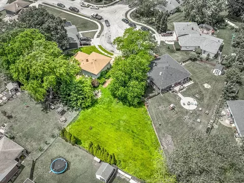View/Area - 219 Walter Ct, Elgin, IL 60123 photo 1 of 5