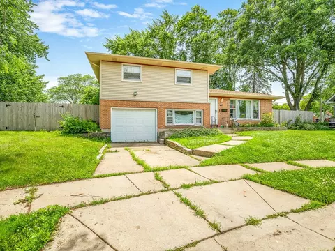 Exterior - 219 Walter Ct, Elgin, IL 60123 photo 2 of 7