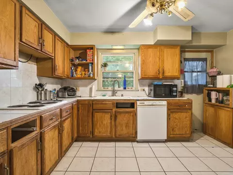 Kitchen - 219 Walter Ct, Elgin, IL 60123 photo 2 of 2