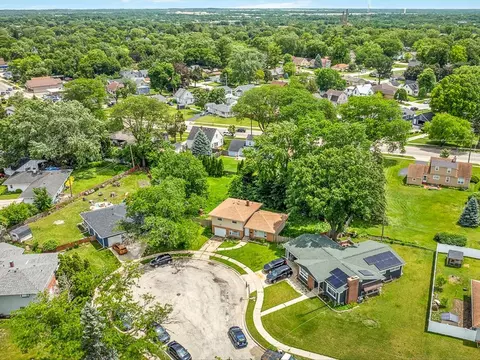 View/Area - 219 Walter Ct, Elgin, IL 60123 photo 4 of 5