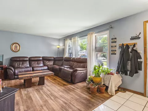 Living - 219 Walter Ct, Elgin, IL 60123 photo 2 of 2
