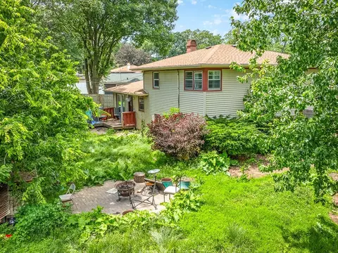 Exterior - 219 Walter Ct, Elgin, IL 60123 photo 6 of 7