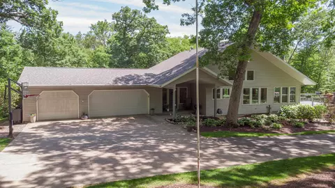 5888 N Charolaise Rd, Freeport, IL 61032