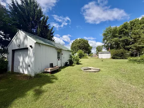 Exterior - 5172 Locust Ln, Thomson, IL 61285 photo 7 of 8
