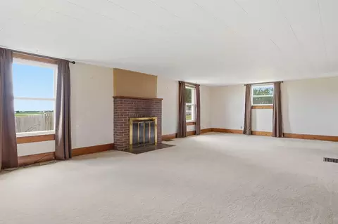 Living - 2283 E 2750 St, Kewanee, IL 61443 photo 2 of 6
