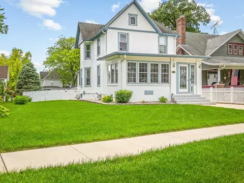 1239 W Lincoln Blvd, Freeport, IL 61032