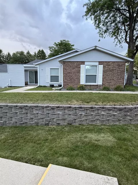 620 Woodbridge Apt 2 Ln, Freeport, IL 61032