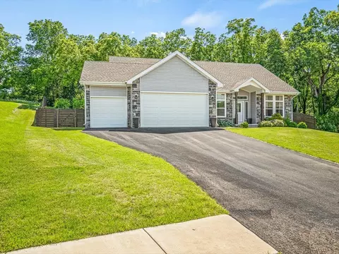 4348 Woodcliff Ln, Roscoe, IL 61073