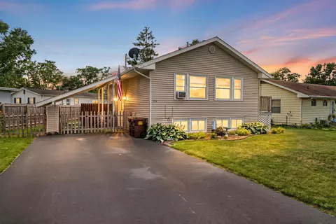914 N Crestview Trl, Byron, IL 61010