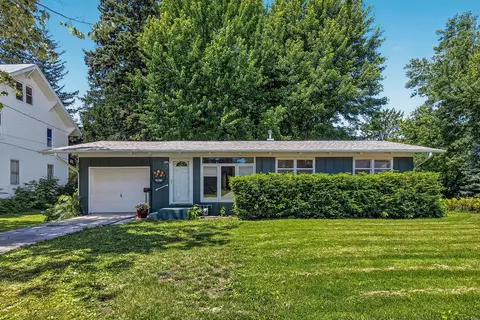 2 S Hannah Ave, Mount Morris, IL 61054
