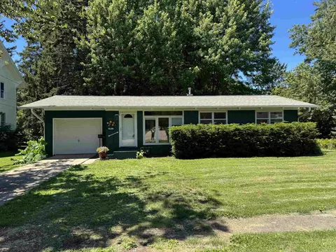 2 S Hannah Ave, Mount Morris, IL 61054