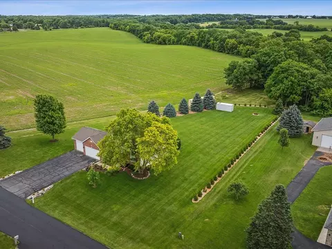 9938 Tybow Trl, Roscoe, IL 61073 photo 2