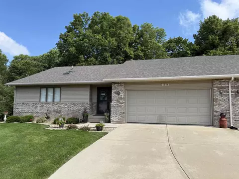 1944 W Mesa Dr, Freeport, IL 61032