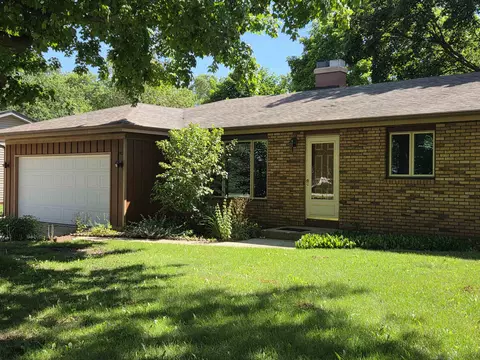 4463 Adele St, Roscoe, IL 61073 photo 4