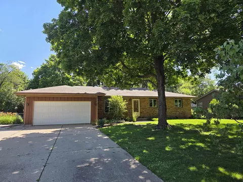 4463 Adele St, Roscoe, IL 61073 photo 2
