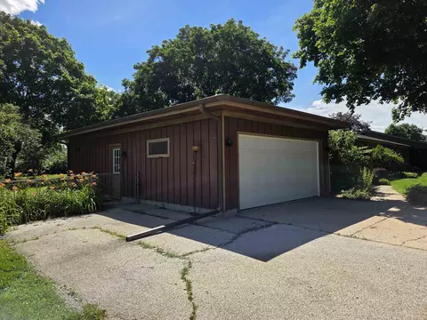 4463 Adele St, Roscoe, IL 61073 photo 5