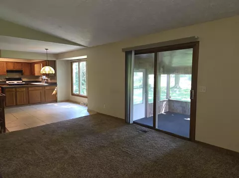 4463 Adele St, Roscoe, IL 61073 photo 12