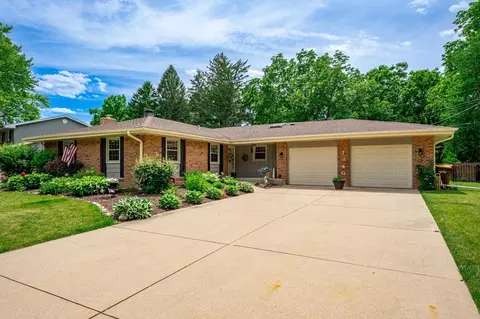 1340 Williamsburg Rd, Rockford, IL 61109