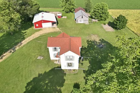 2074 Prairie Rd, Ashton, IL 61006