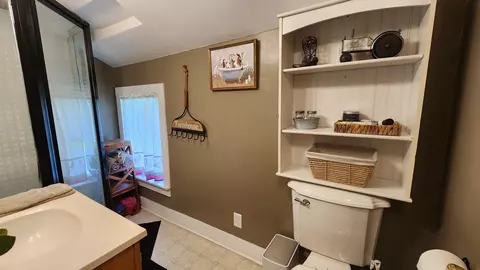 Bath - 8999 Centerville Rd, Capron, IL 61012 photo 5 of 5
