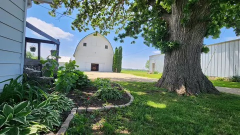 Exterior - 8999 Centerville Rd, Capron, IL 61012 photo 9 of 13